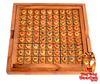 Sudoku 9x9 กระดานไม้พร้อมปลั๊กไม้สีแดงและสีดำไม้เกมงูดอยซูโดกุประเทศไทย