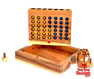 Strategiespiel Connect Four aus Holz für die Reise beim Aufbau in Samanea Wooden